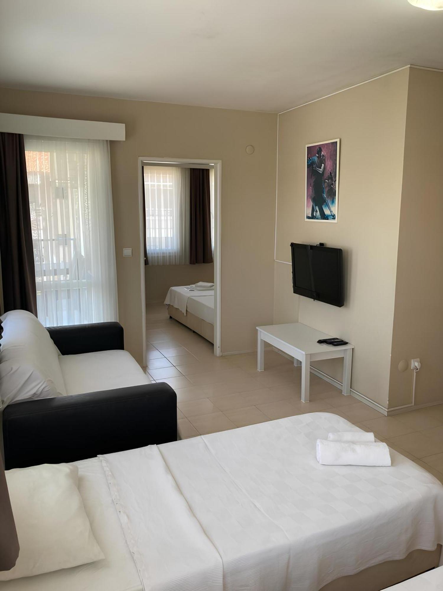 Marigold Otel Çeşme Bilik gambar